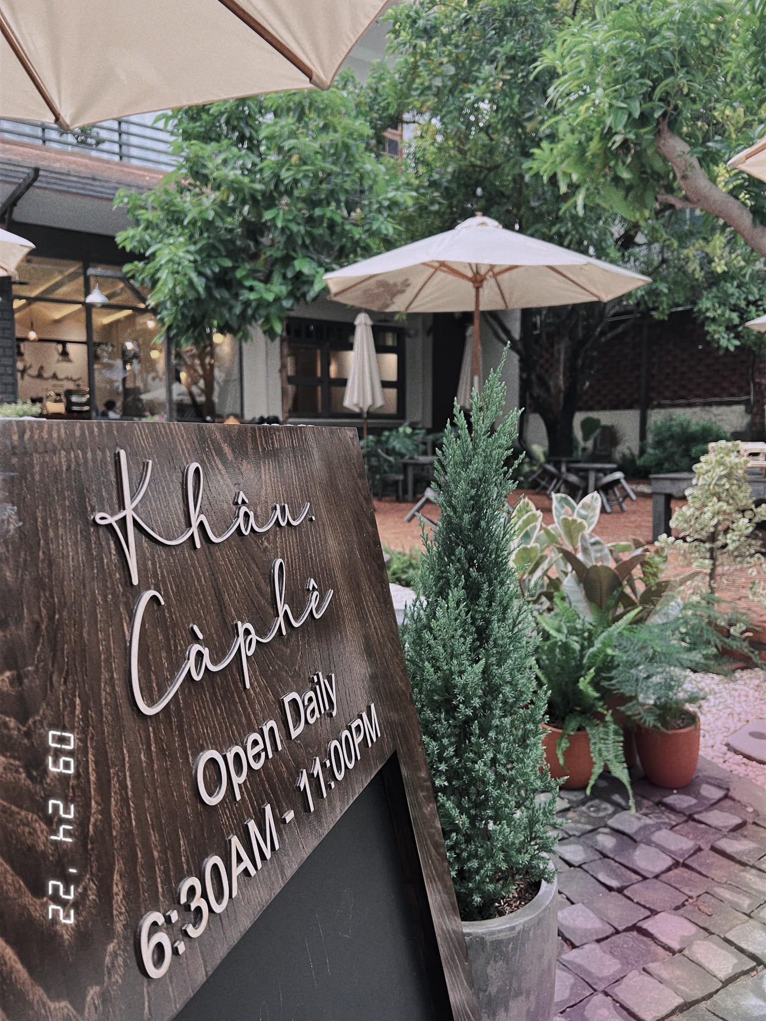 Khâu. Cà Phê - Lê Hồng Phong