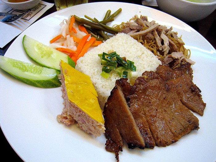 Cơm Tấm Cây Me - Quang Trung