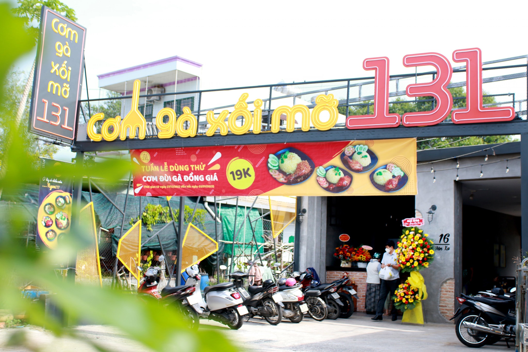 CƠM GÀ XỐI MỠ 131