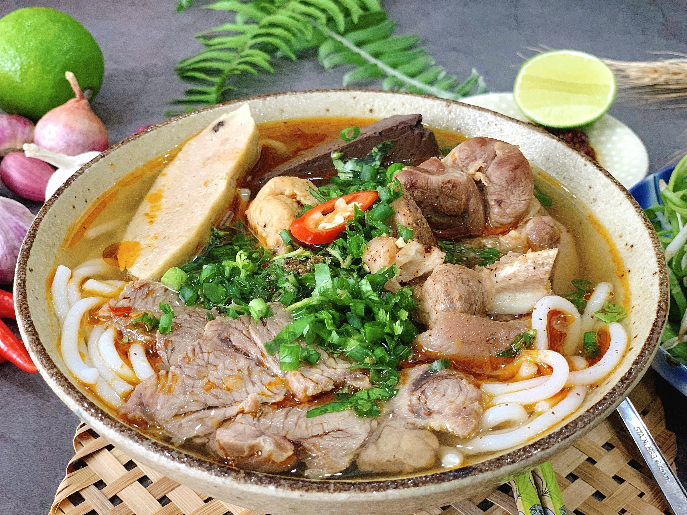 Bún Bò Huế Ba Tư - Nguyễn Văn Nghi