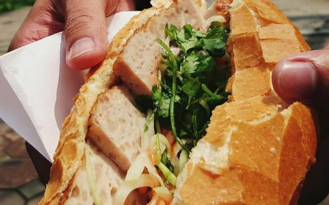 Bánh Mì 84 - Đường Thành