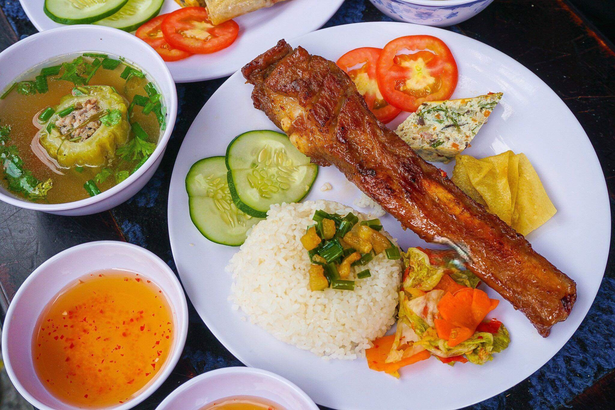 Quán Cơm Tấm 1990 - Lê Văn Lương