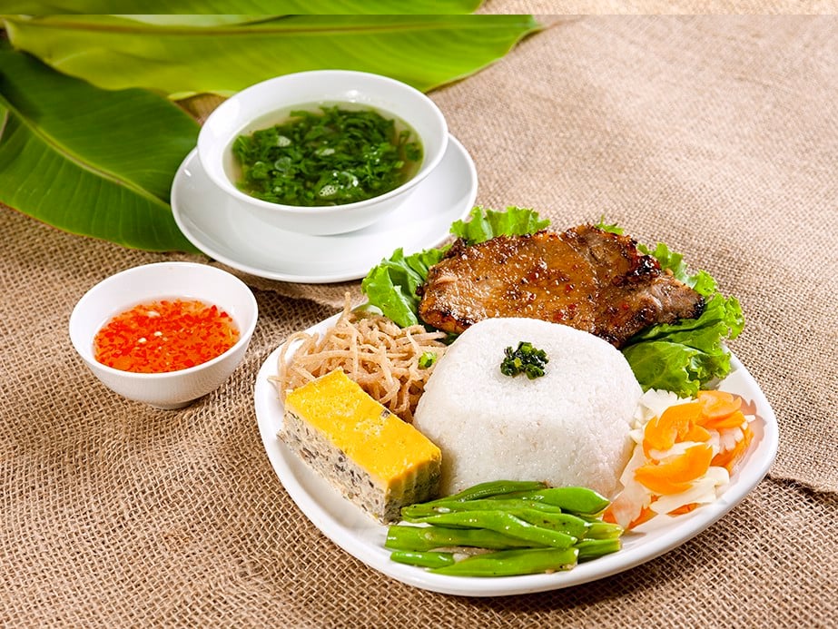 Cơm Tấm Cây Me - Quang Trung