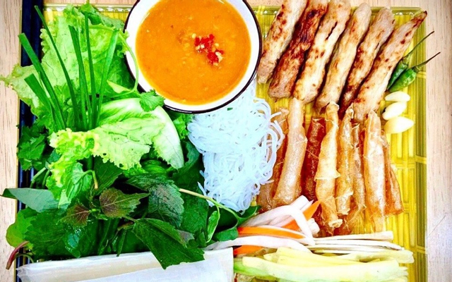 Nem Nướng Nha Trang Minh Đức - Trần Quốc Hoàn