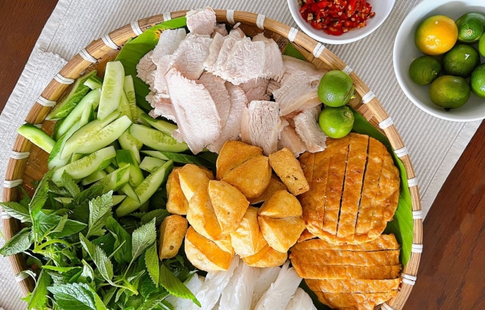 Bún Đậu Mắm Tôm Lisa - Nhật Lệ