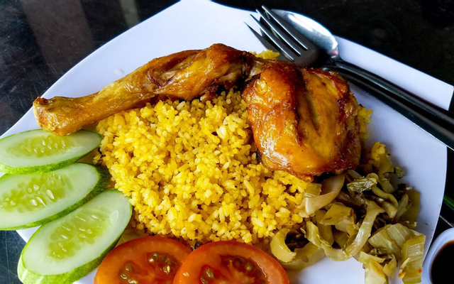 Cơm Gà Xối Mỡ Cô Đào - Phạm Viết Chánh