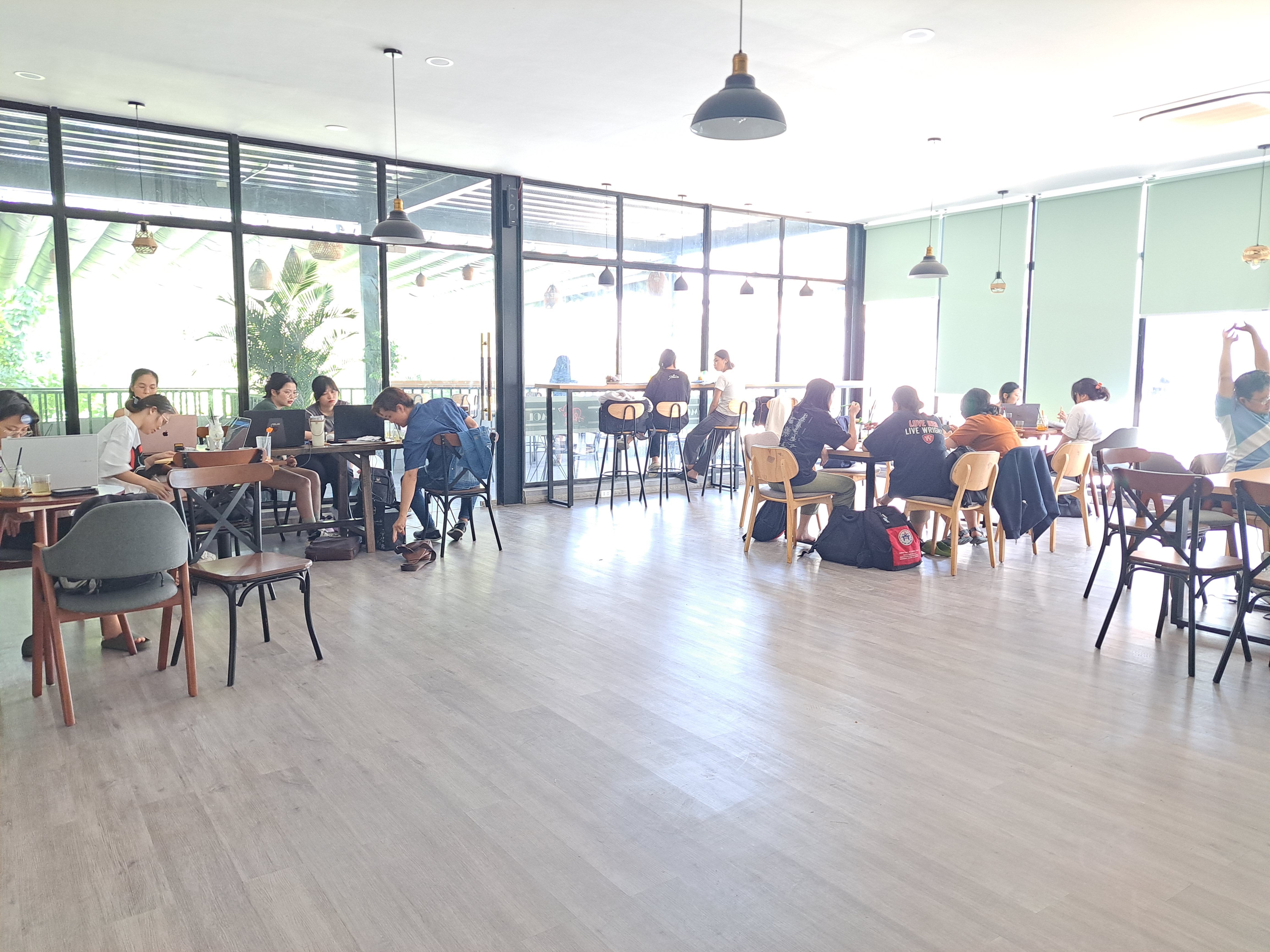 Mol Coffee - Trần Thị Bảy