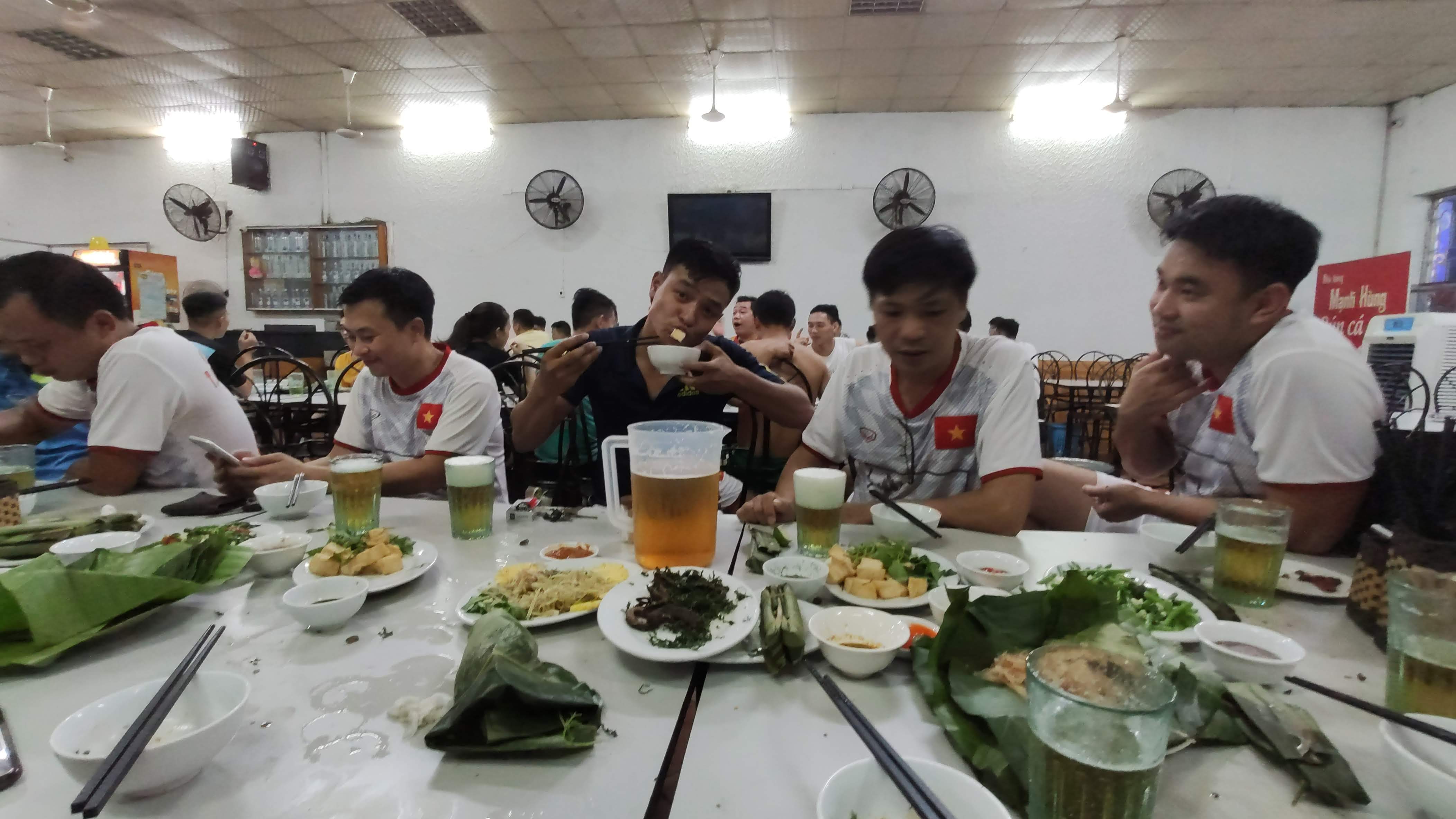 Nhà Hàng Mạnh Hùng - Lê Trọng Tấn