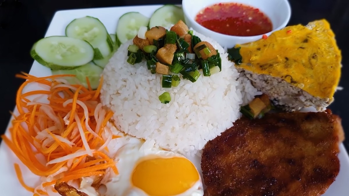 Cơm Sườn Đào Duy Từ - Tô Hiệu