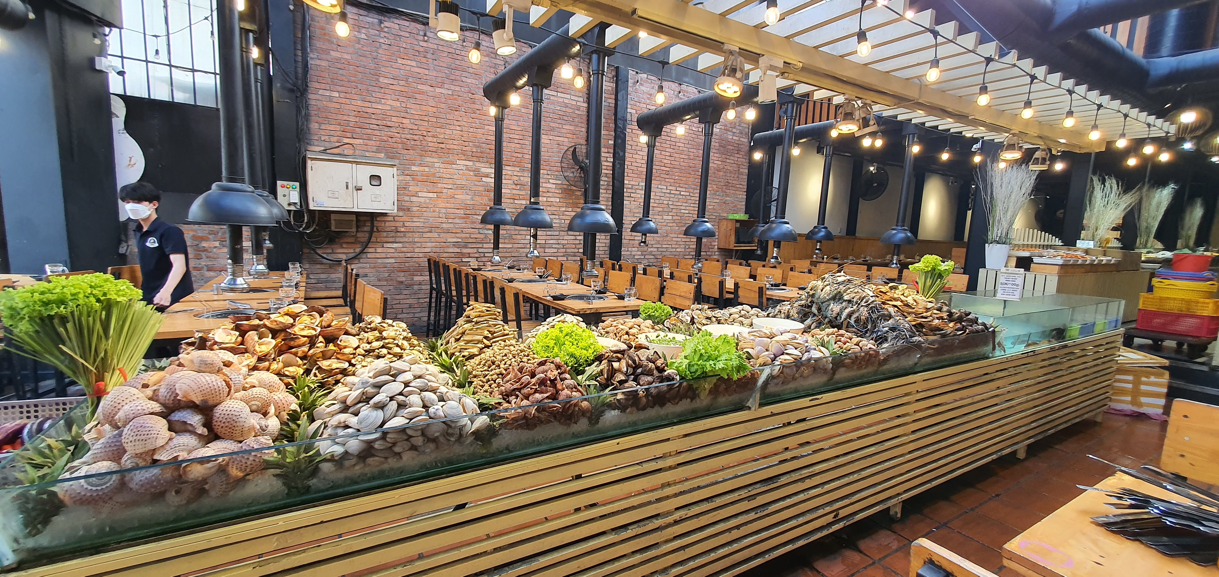 Nhà Hàng Những Chàng Trai - Phan Huy Ích